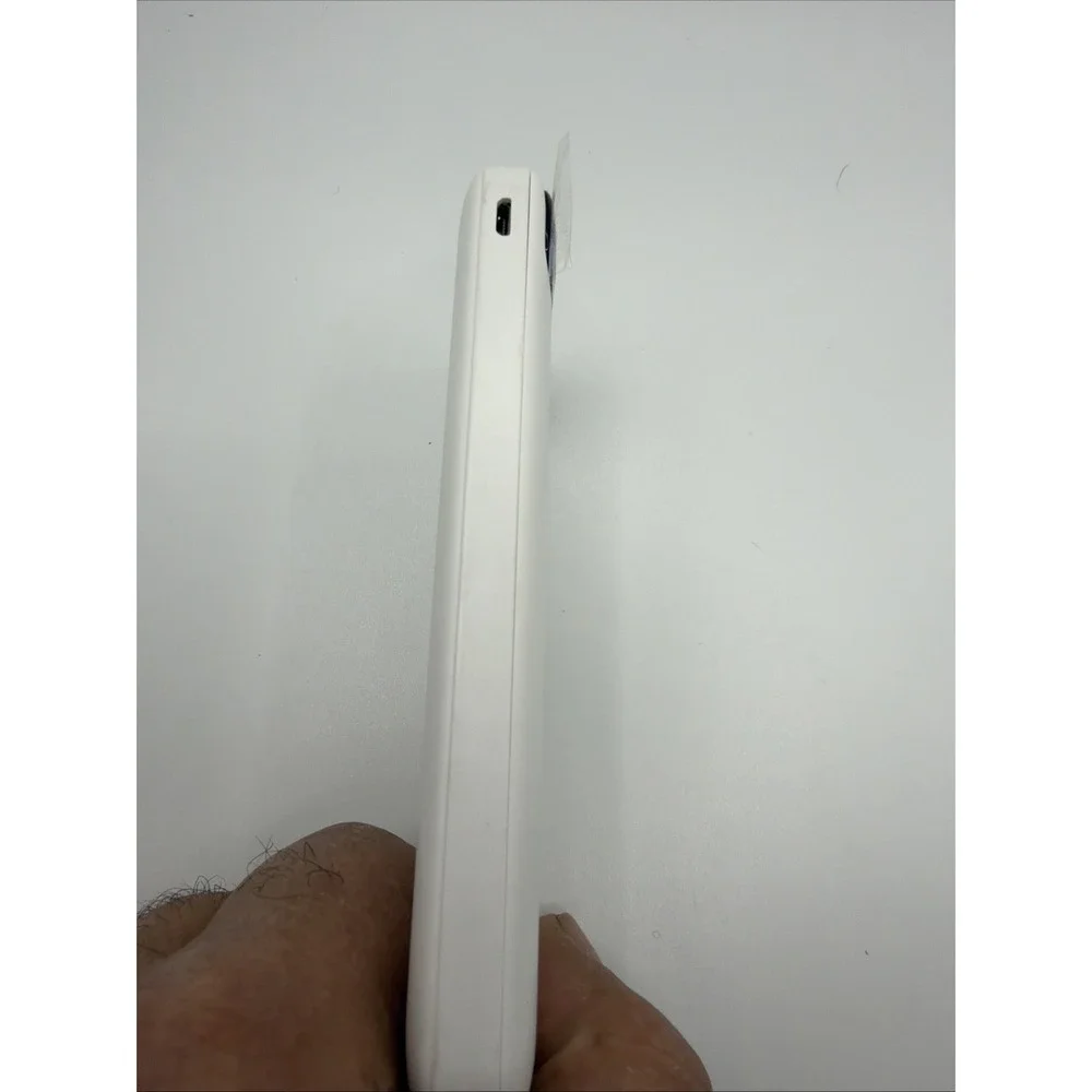 Hinne 10000mAh White‎ Power Bank. Slim And Sleek.